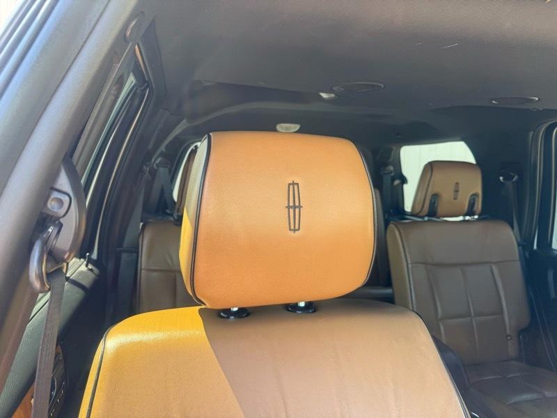 Lincoln Navigator 4WD 2011