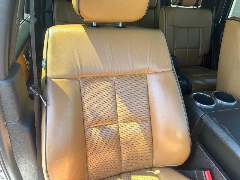 Lincoln Navigator 4WD 2011