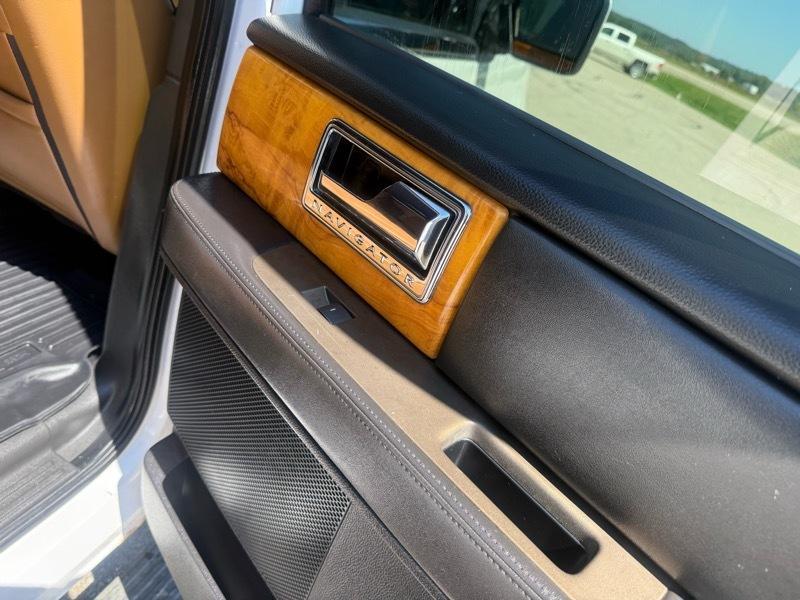 Lincoln Navigator 4WD 2011
