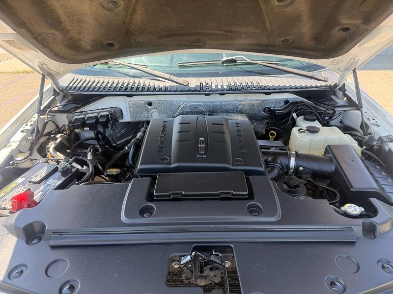 Lincoln Navigator 4WD 2011