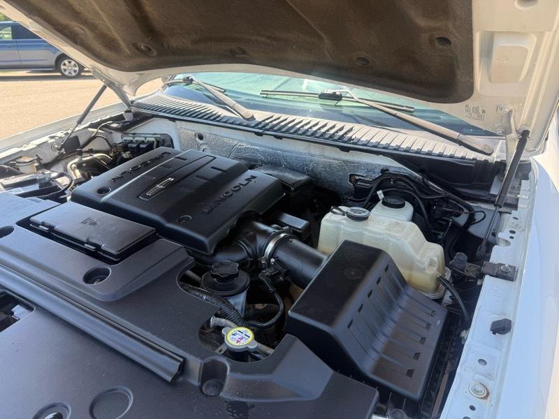 Lincoln Navigator 4WD 2011