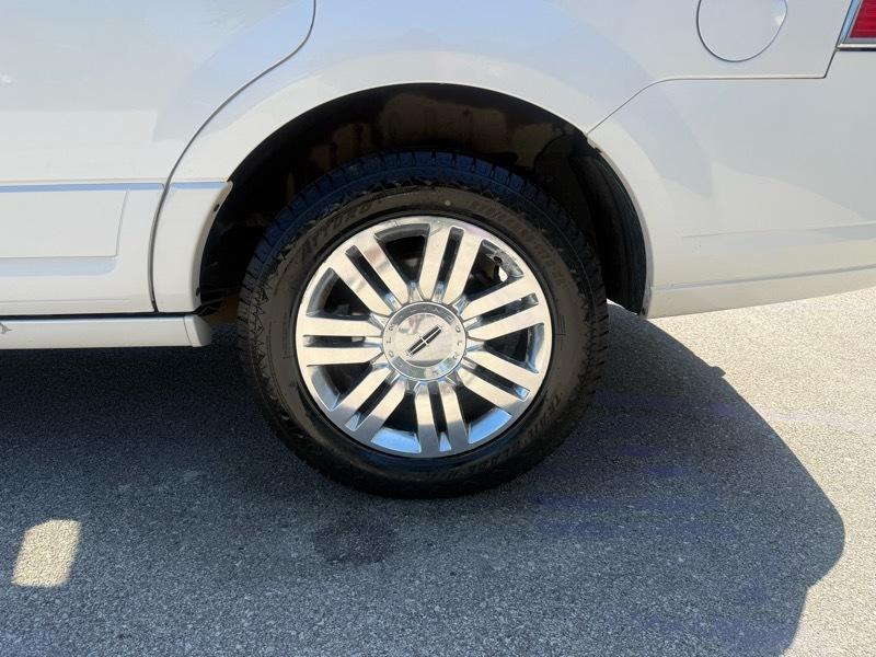 Lincoln Navigator 4WD 2011