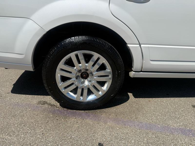 Lincoln Navigator 4WD 2011