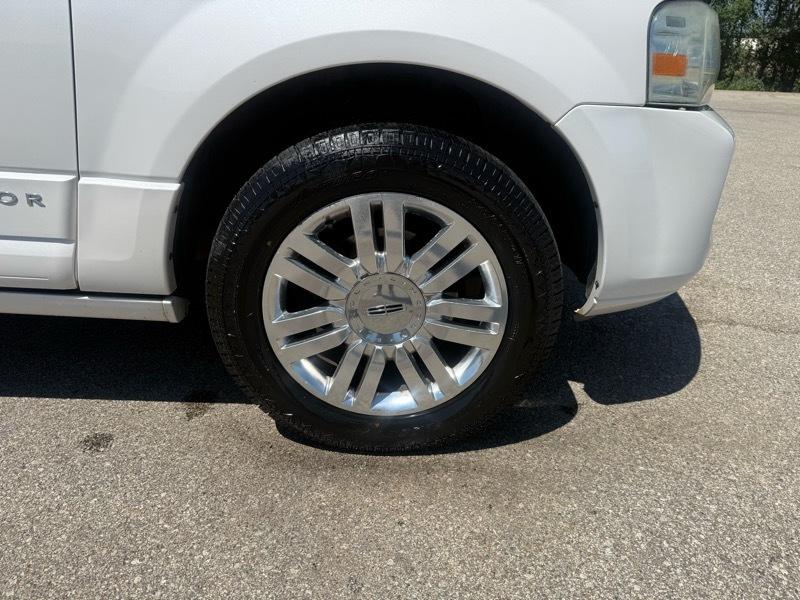 Lincoln Navigator 4WD 2011