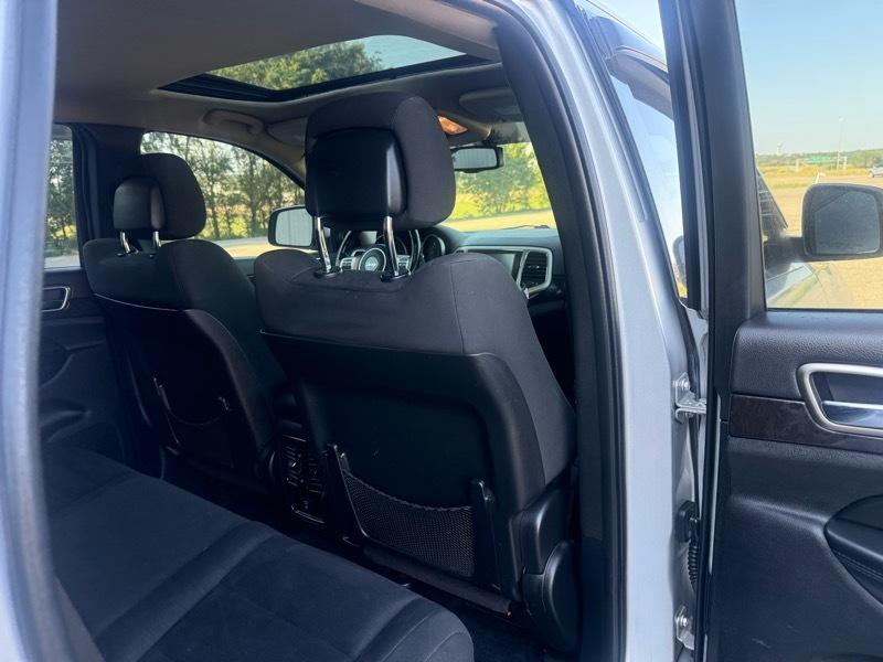 Jeep Grand Cherokee Laredo 4WD 2011