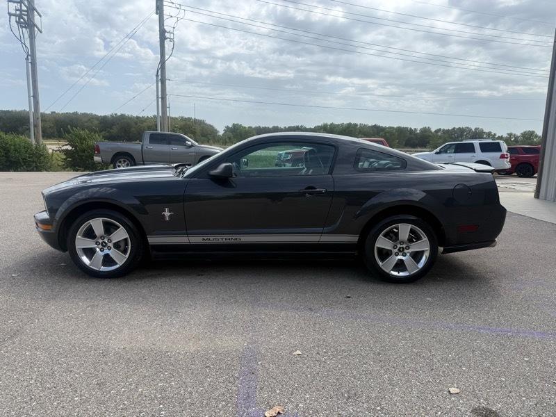Ford Mustang V6 Deluxe Coupe 2007