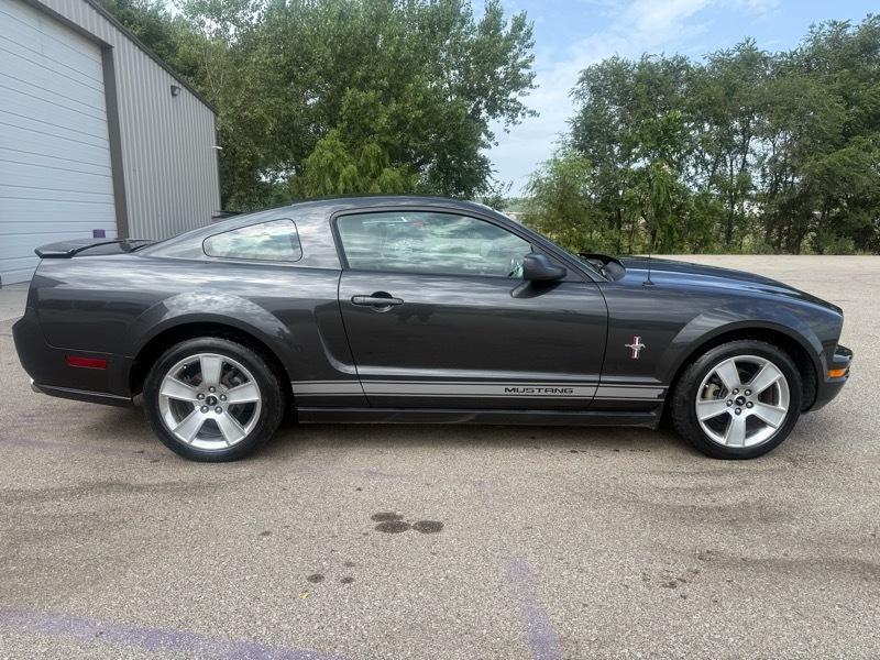 Ford Mustang V6 Deluxe Coupe 2007