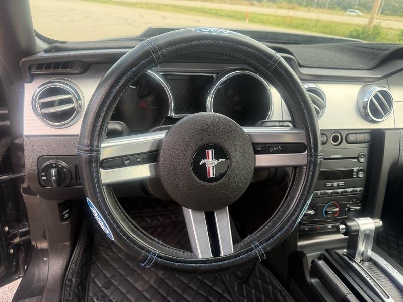 Ford Mustang V6 Deluxe Coupe 2007