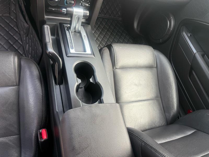 Ford Mustang V6 Deluxe Coupe 2007