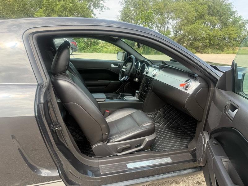 Ford Mustang V6 Deluxe Coupe 2007