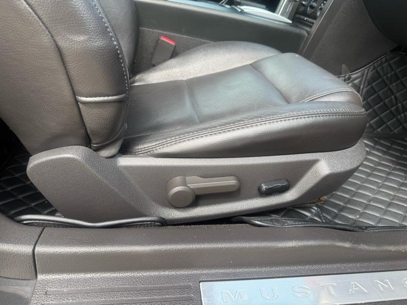 Ford Mustang V6 Deluxe Coupe 2007