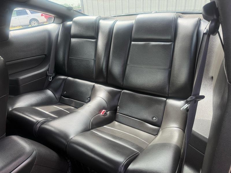 Ford Mustang V6 Deluxe Coupe 2007