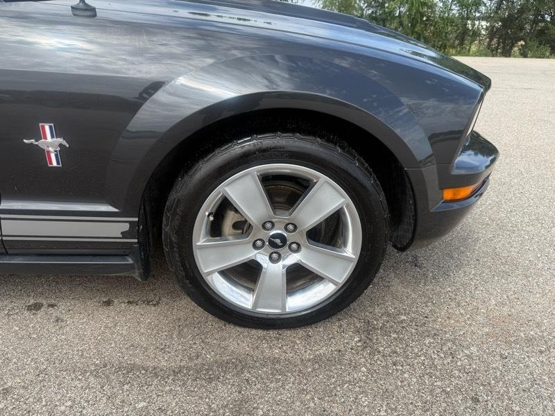 Ford Mustang V6 Deluxe Coupe 2007