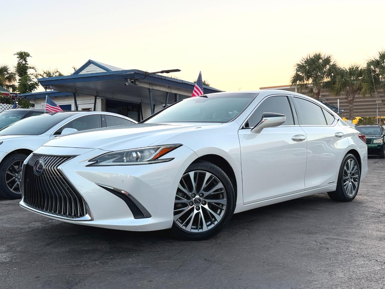 Lexus ES 300h Base 2019