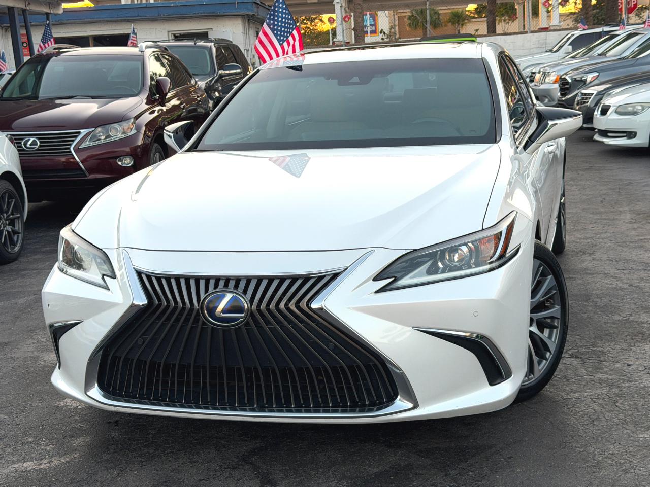 Lexus ES 300h Base 2019