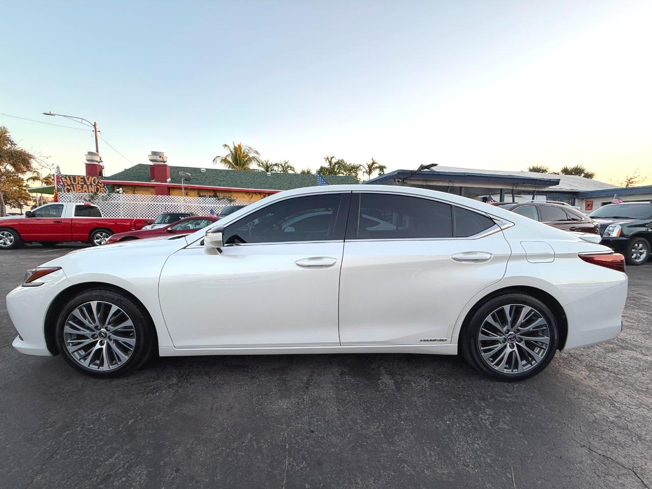 Lexus ES 300h Base 2019