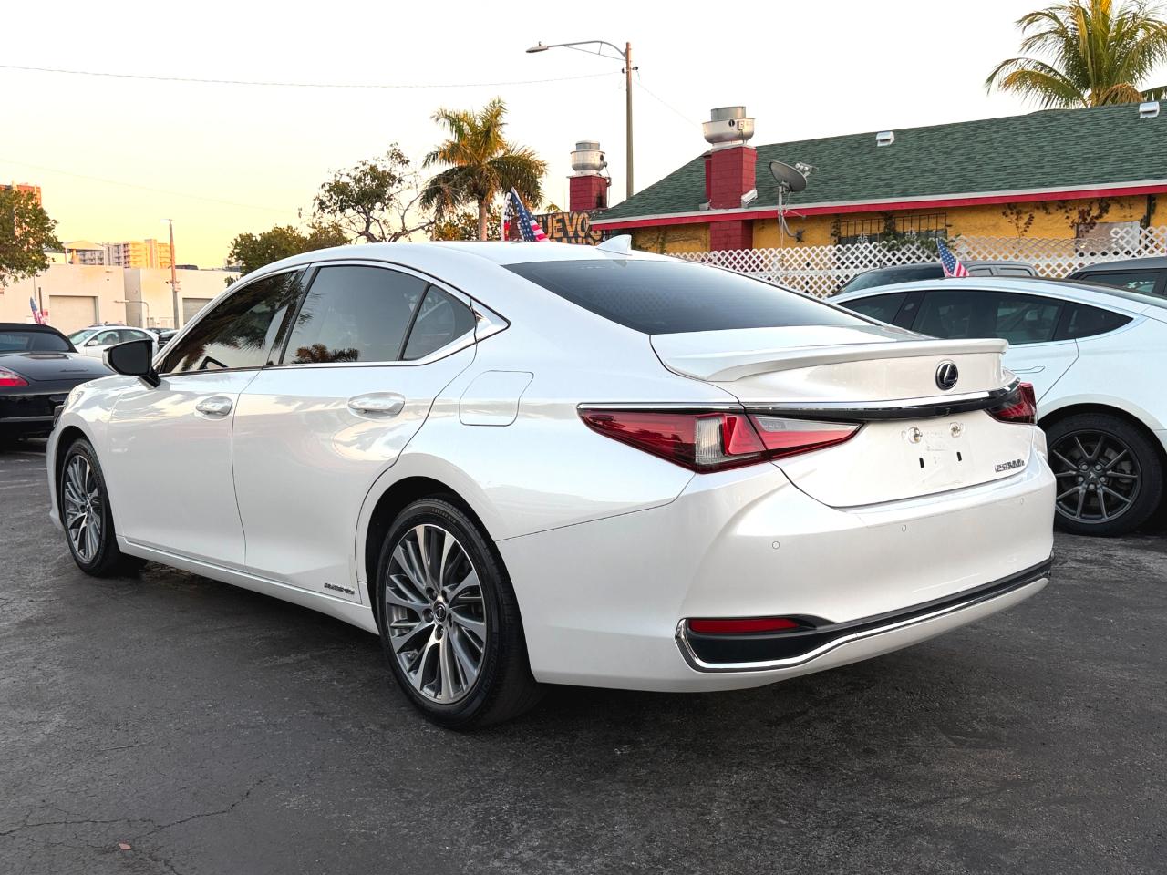 Lexus ES 300h Base 2019