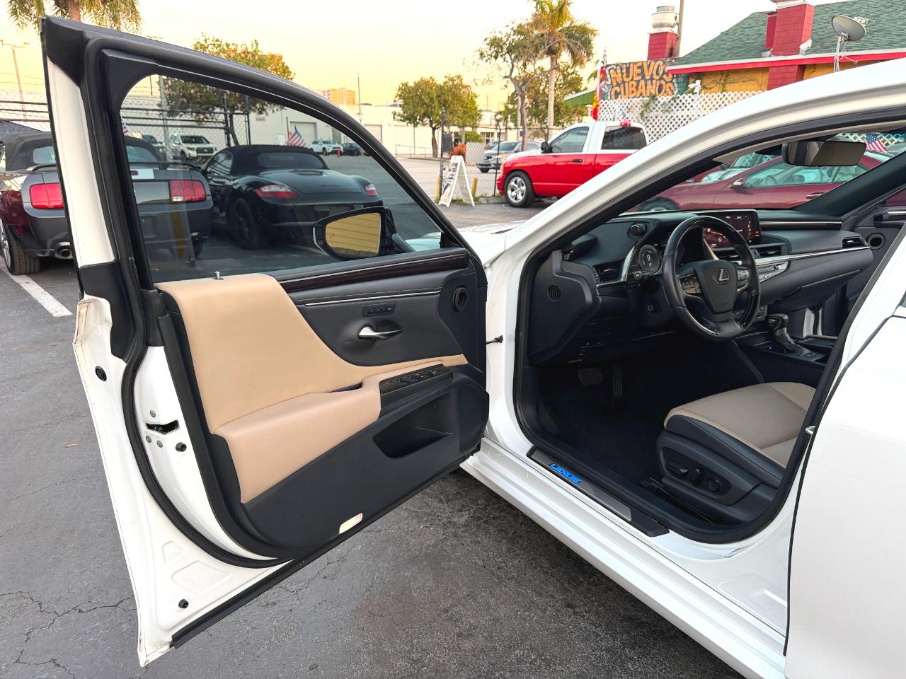 Lexus ES 300h Base 2019