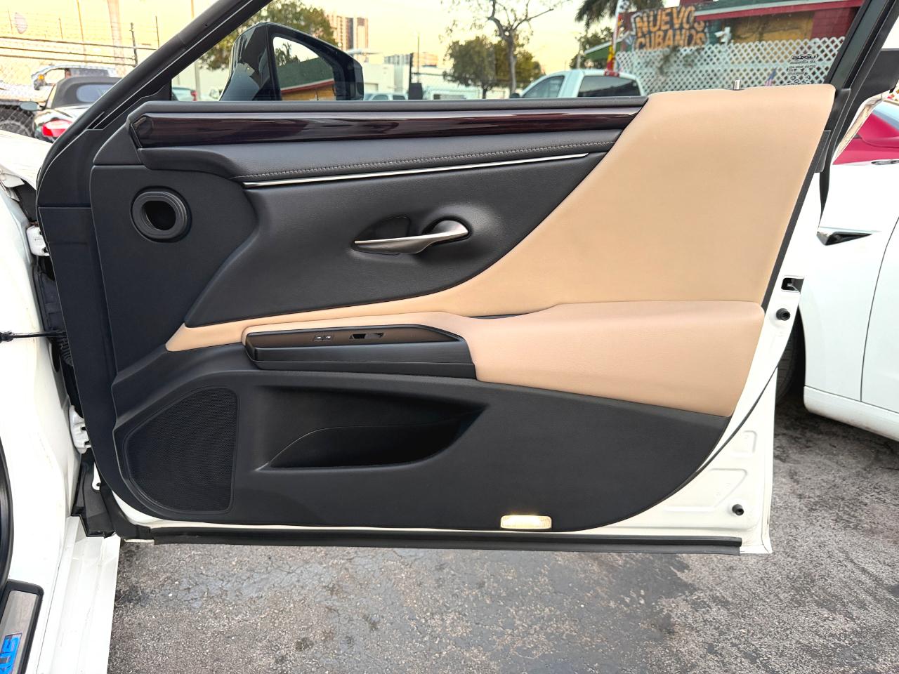 Lexus ES 300h Base 2019