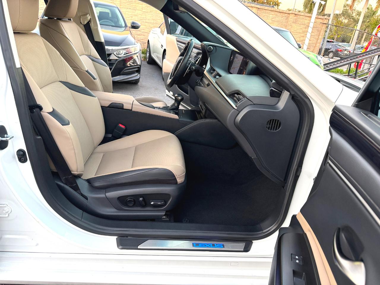 Lexus ES 300h Base 2019