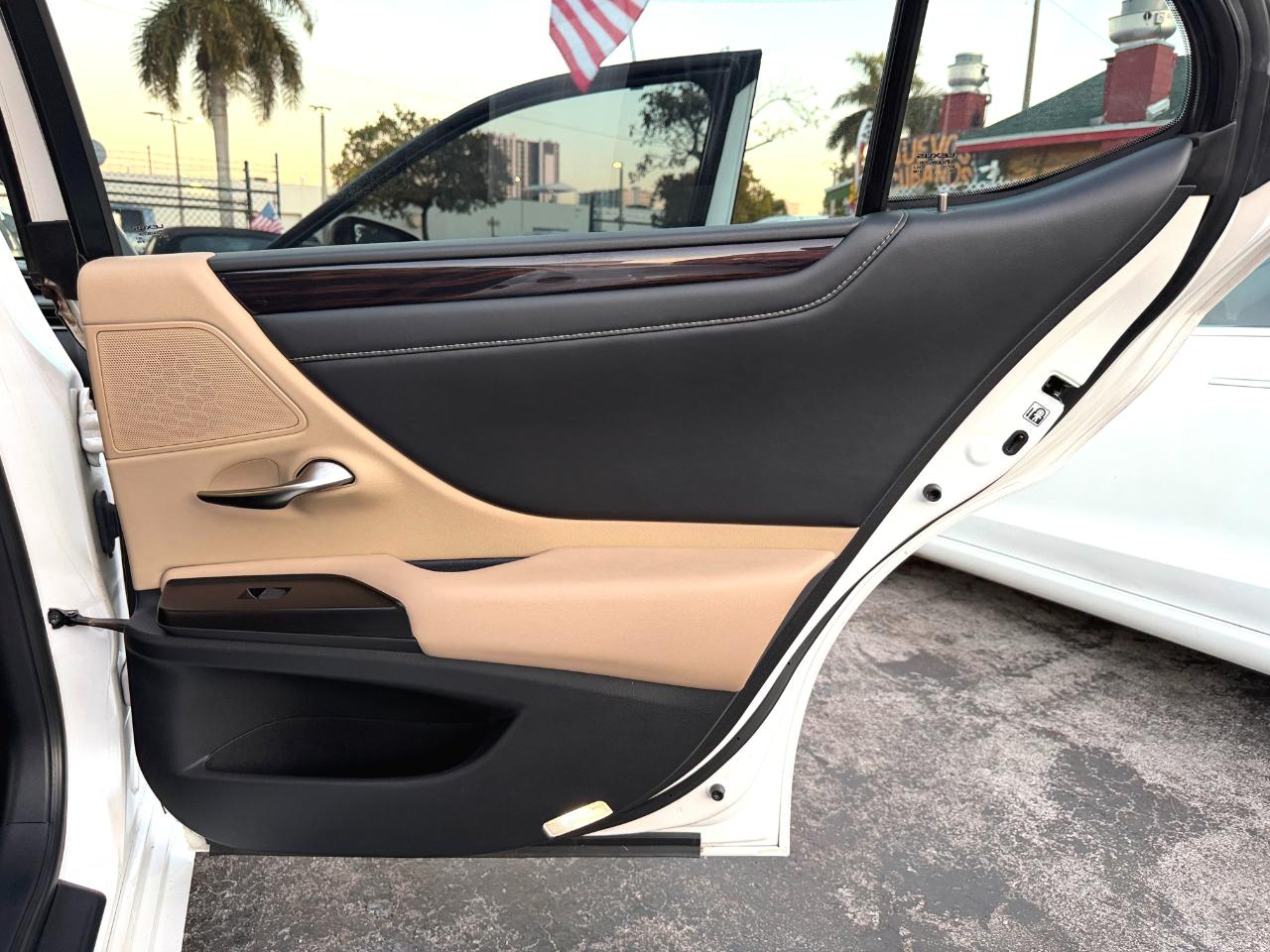 Lexus ES 300h Base 2019