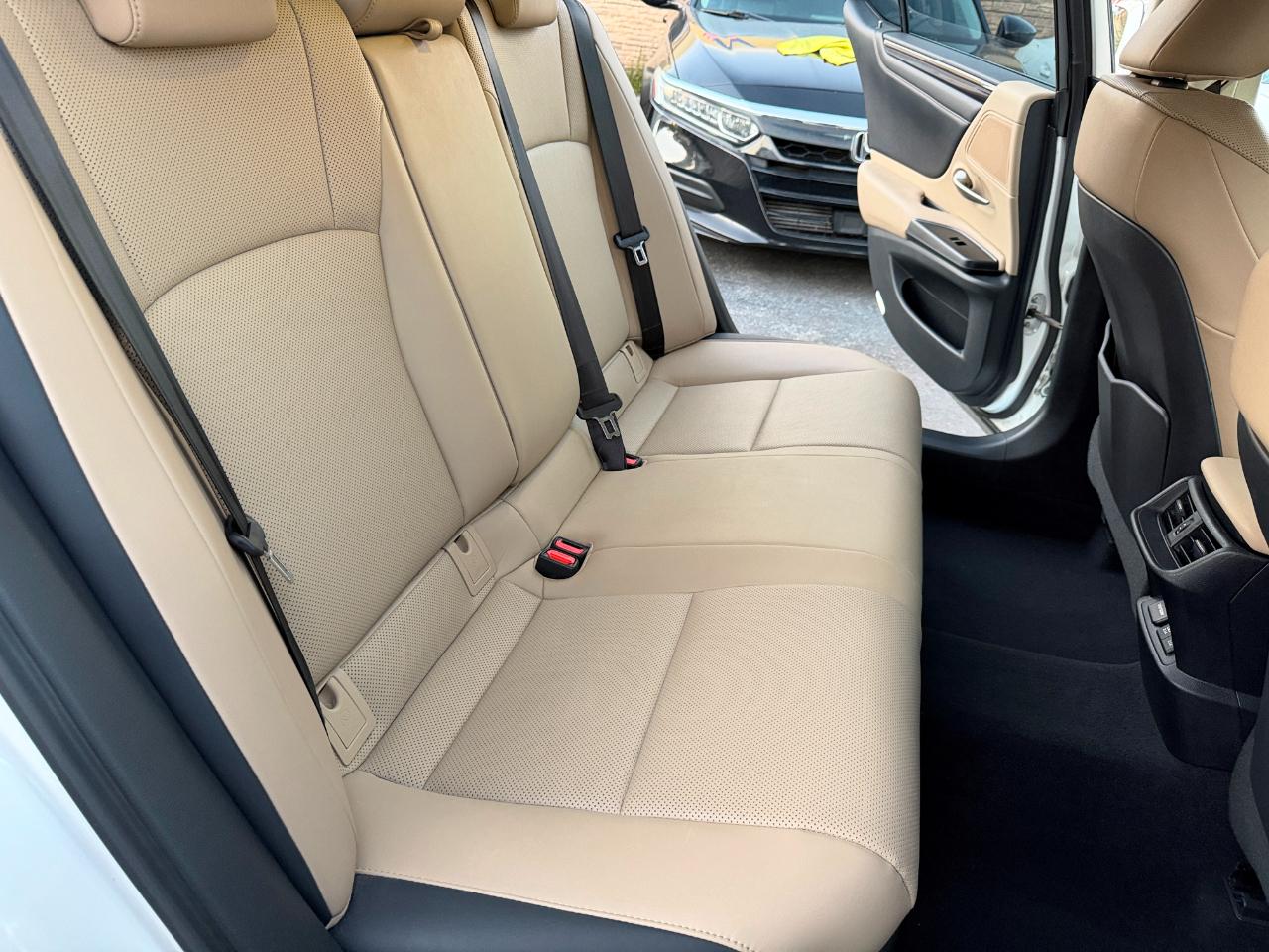 Lexus ES 300h Base 2019