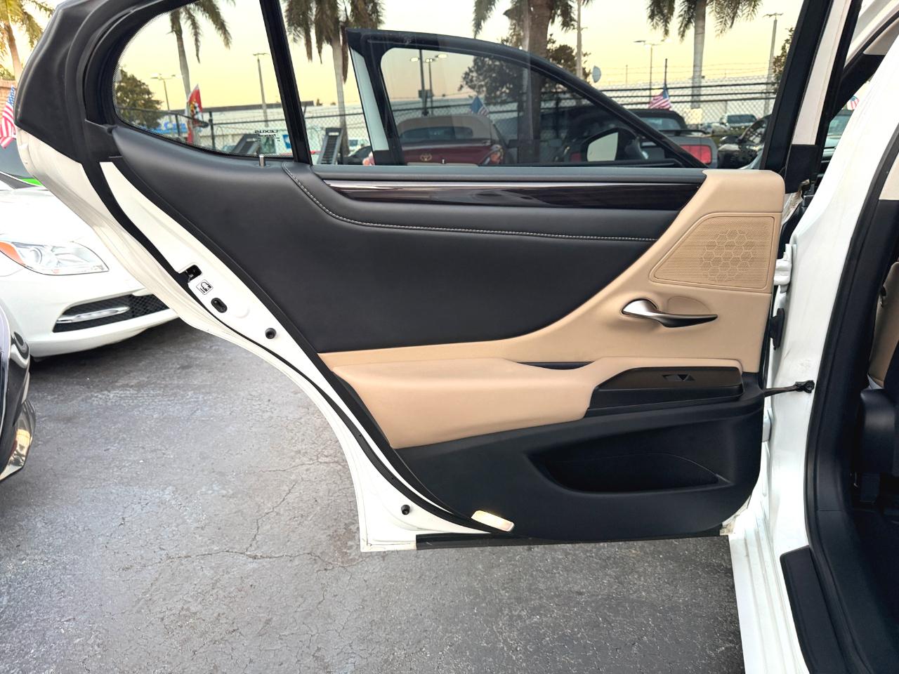 Lexus ES 300h Base 2019