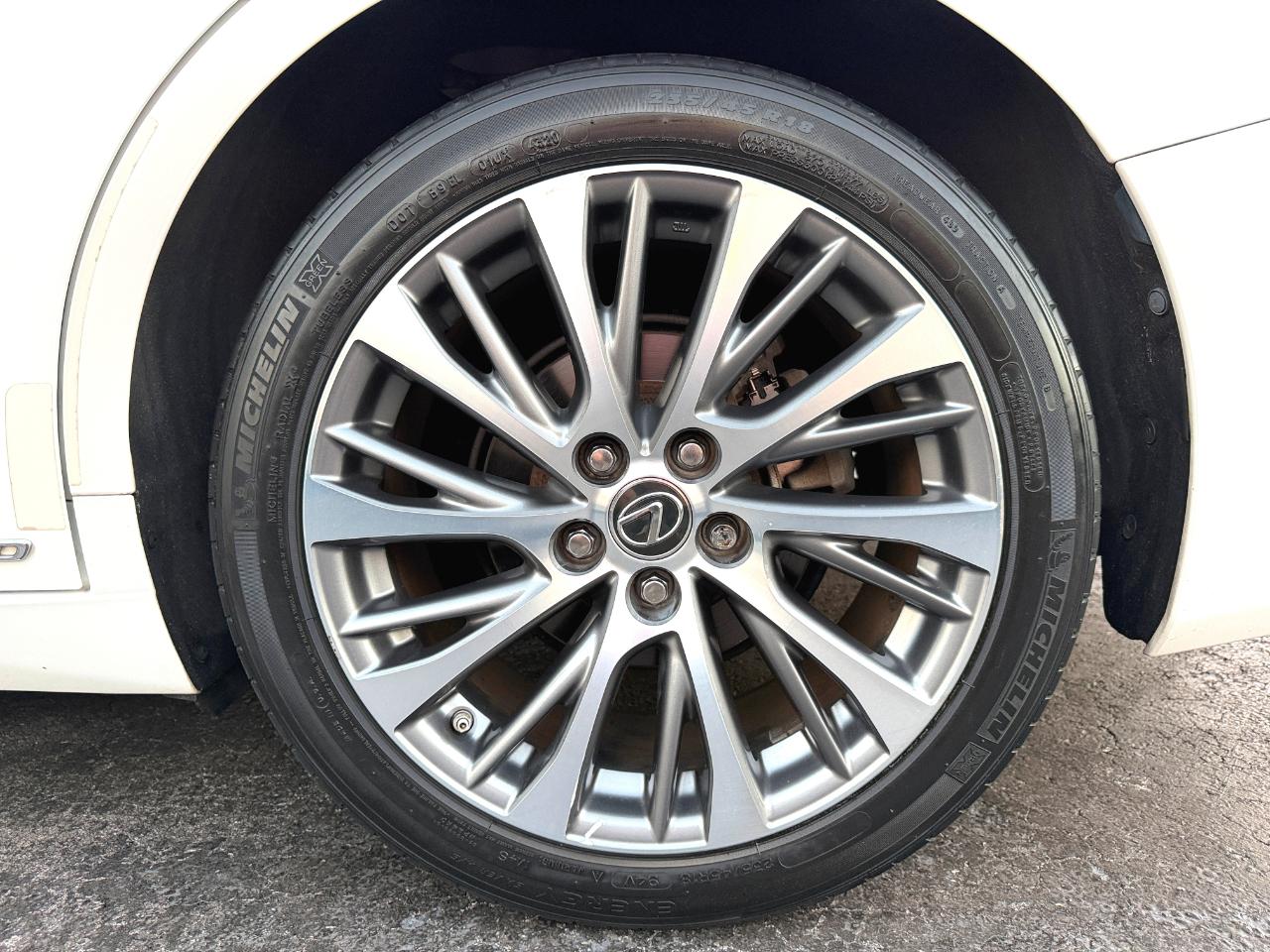 Lexus ES 300h Base 2019