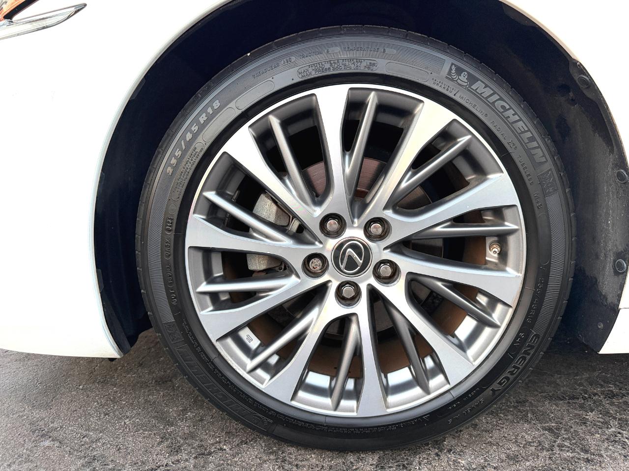 Lexus ES 300h Base 2019