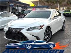 2019 Lexus ES 300h 