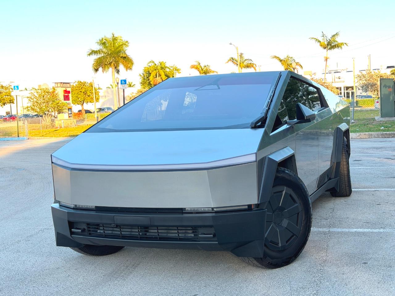 Tesla Cybertruck Base 2025