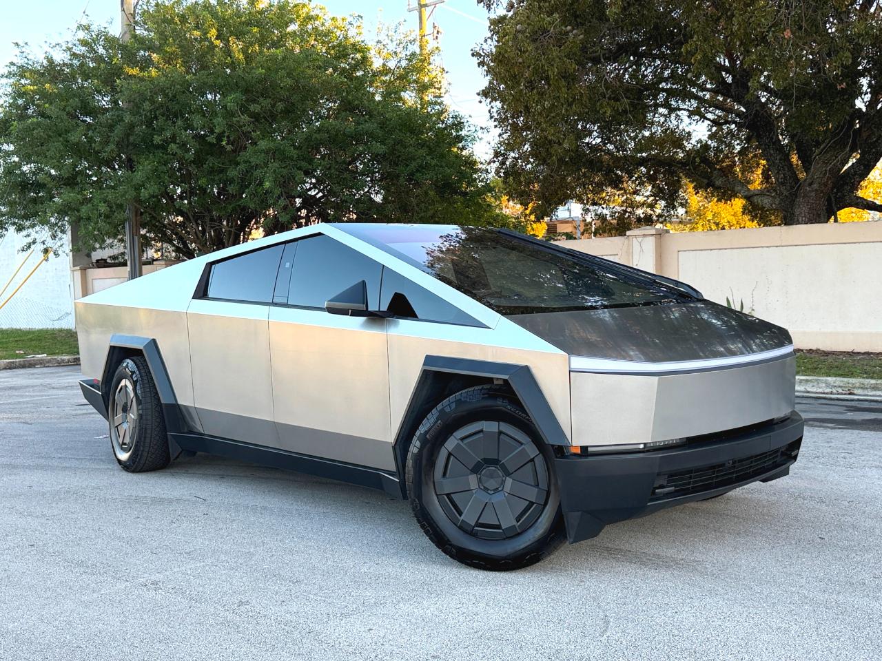 Tesla Cybertruck Base 2025