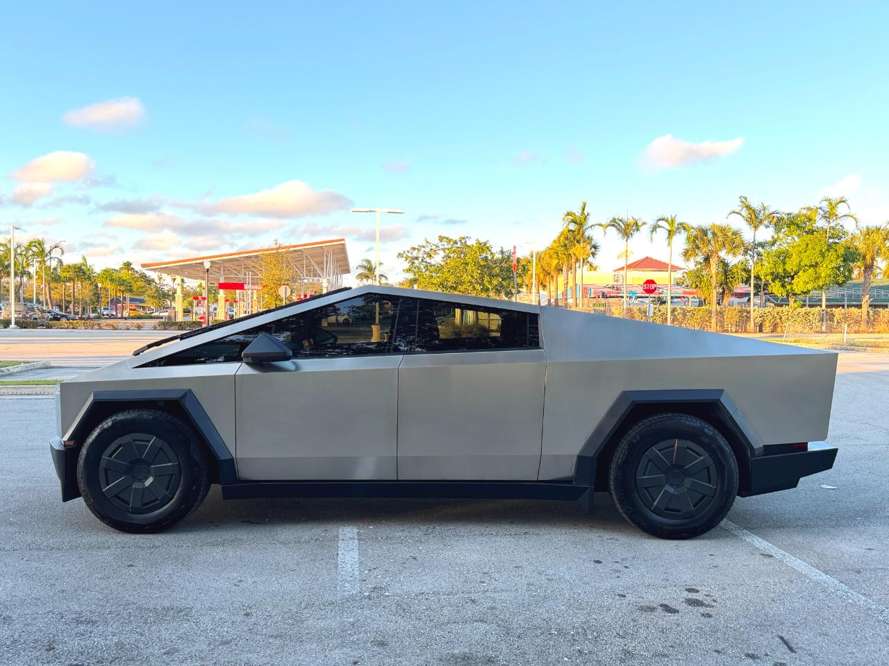 Tesla Cybertruck Base 2025