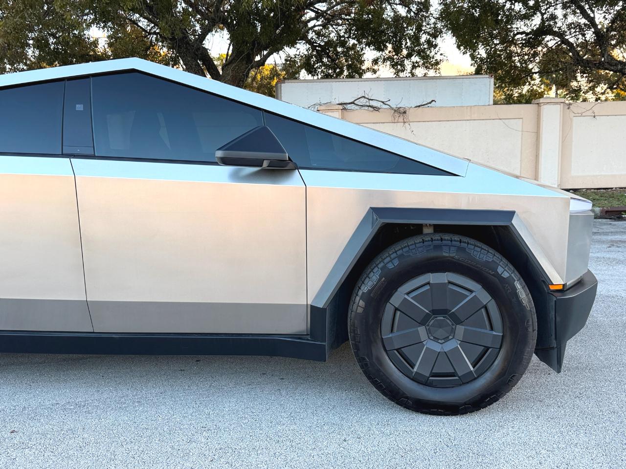 Tesla Cybertruck Base 2025