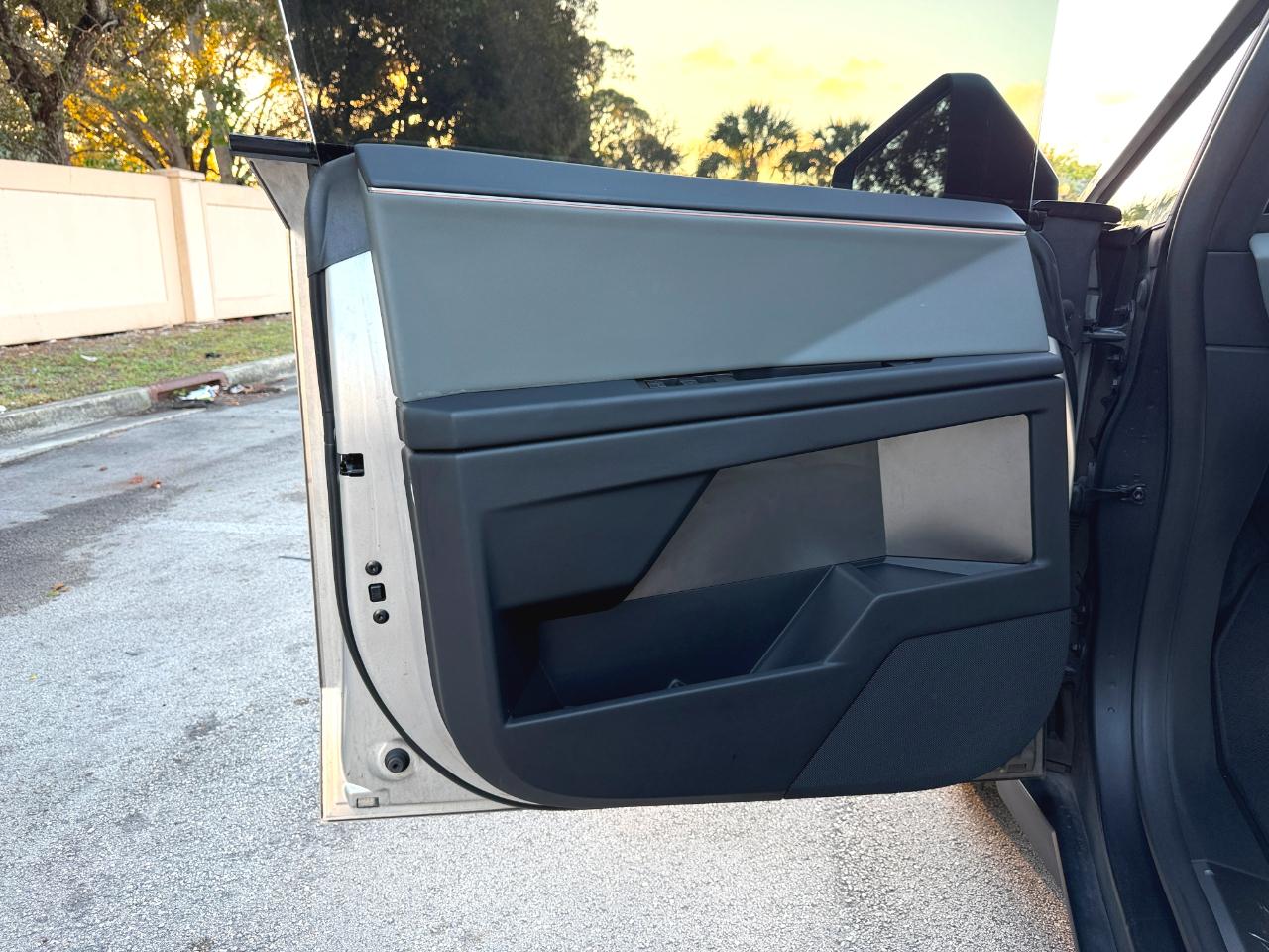 Tesla Cybertruck Base 2025