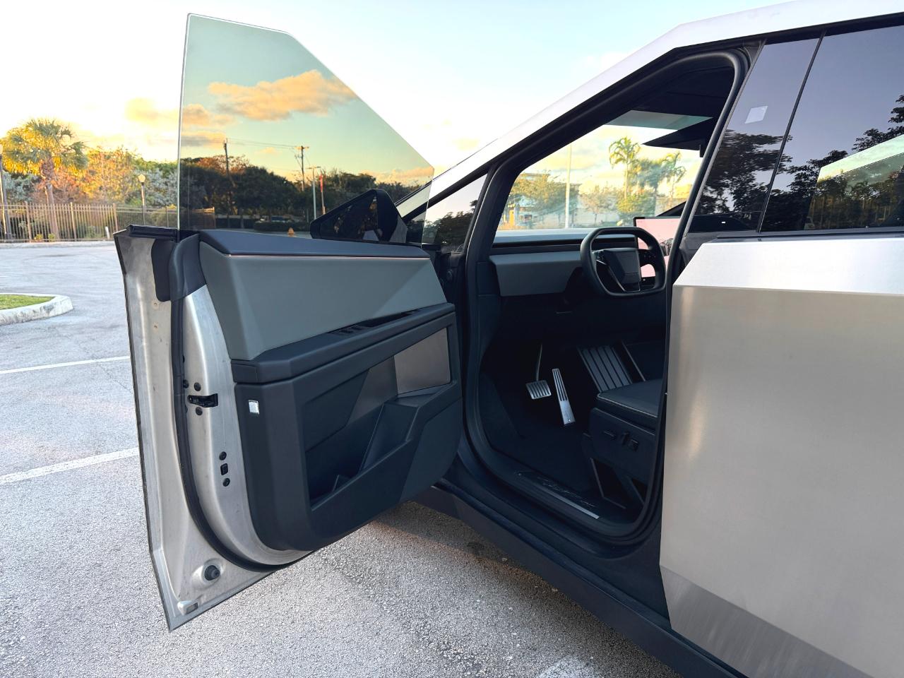 Tesla Cybertruck Base 2025