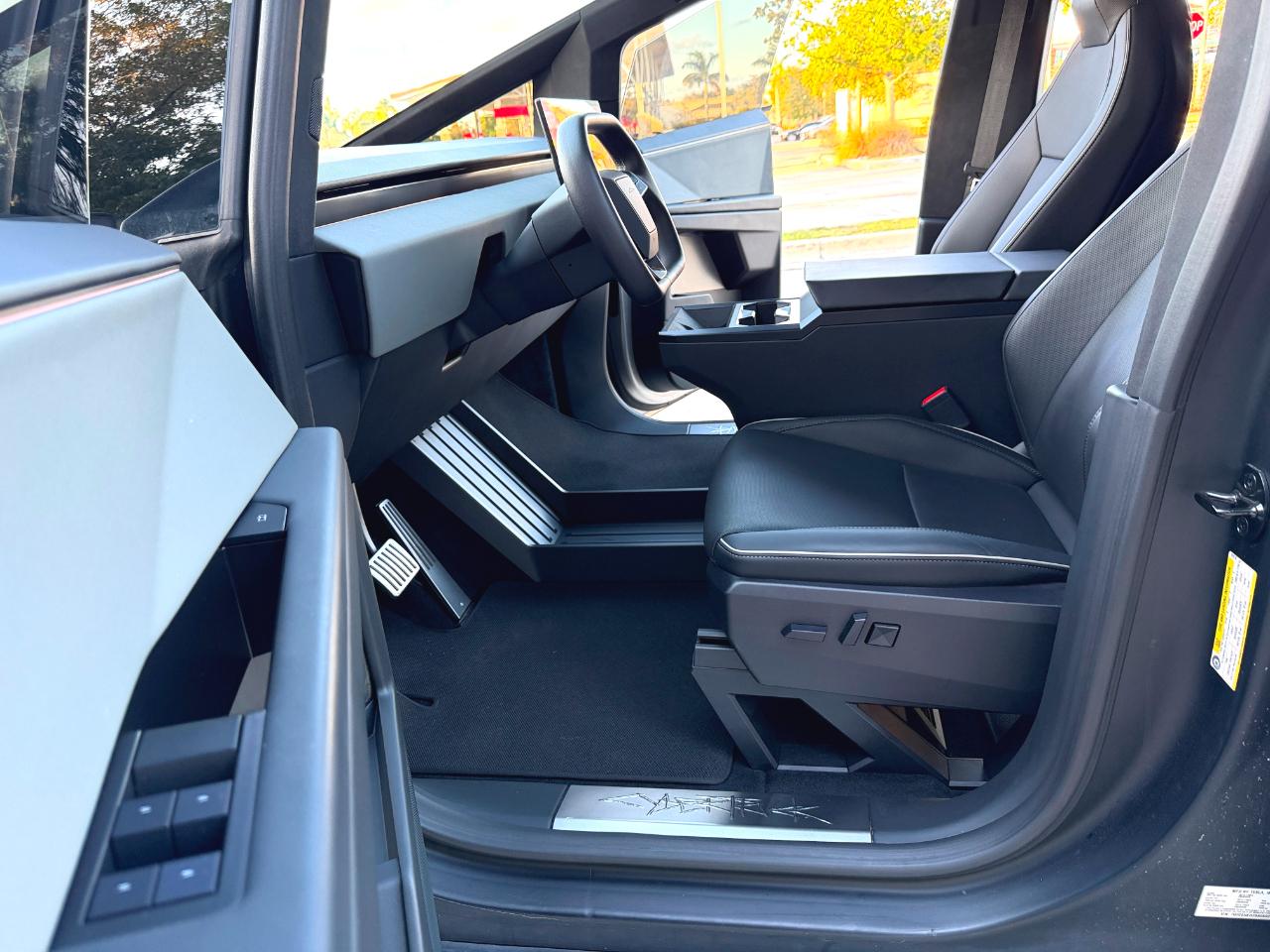 Tesla Cybertruck Base 2025