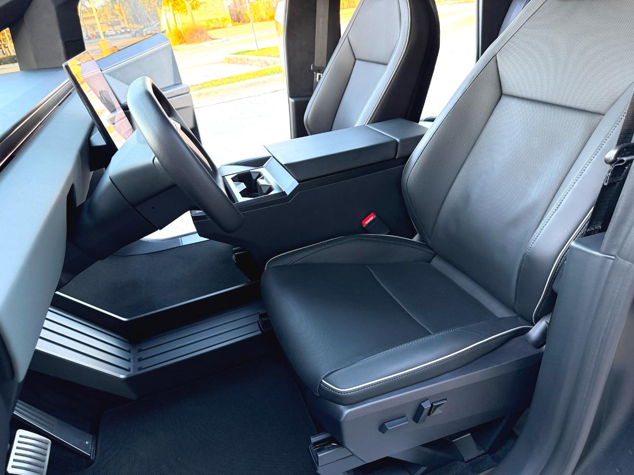 Tesla Cybertruck Base 2025