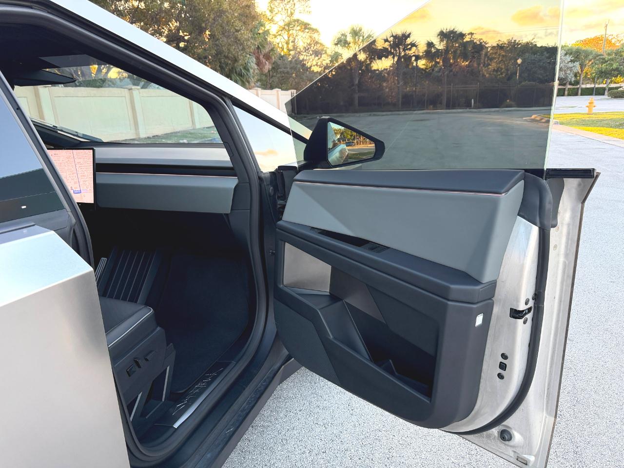 Tesla Cybertruck Base 2025