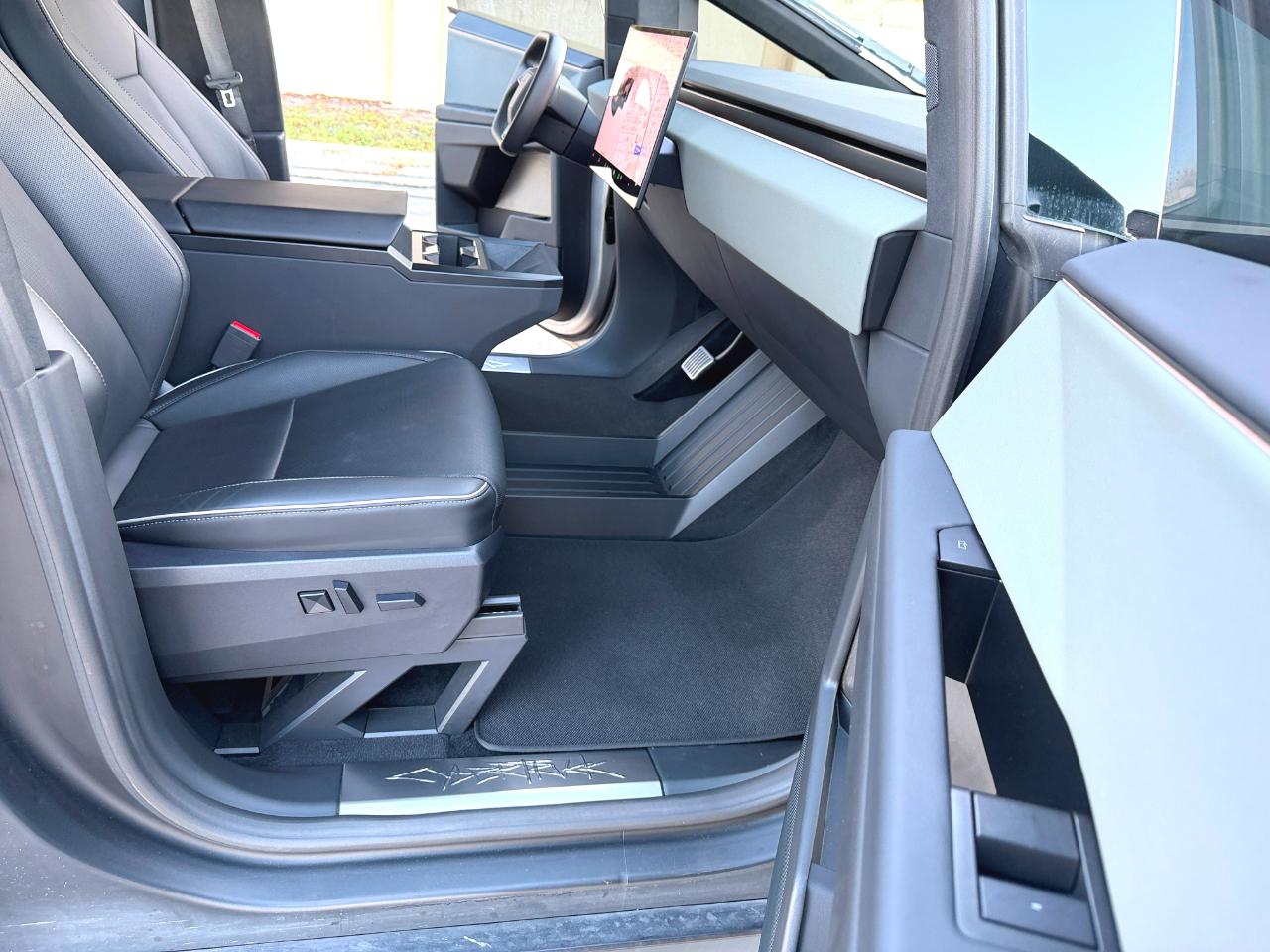 Tesla Cybertruck Base 2025