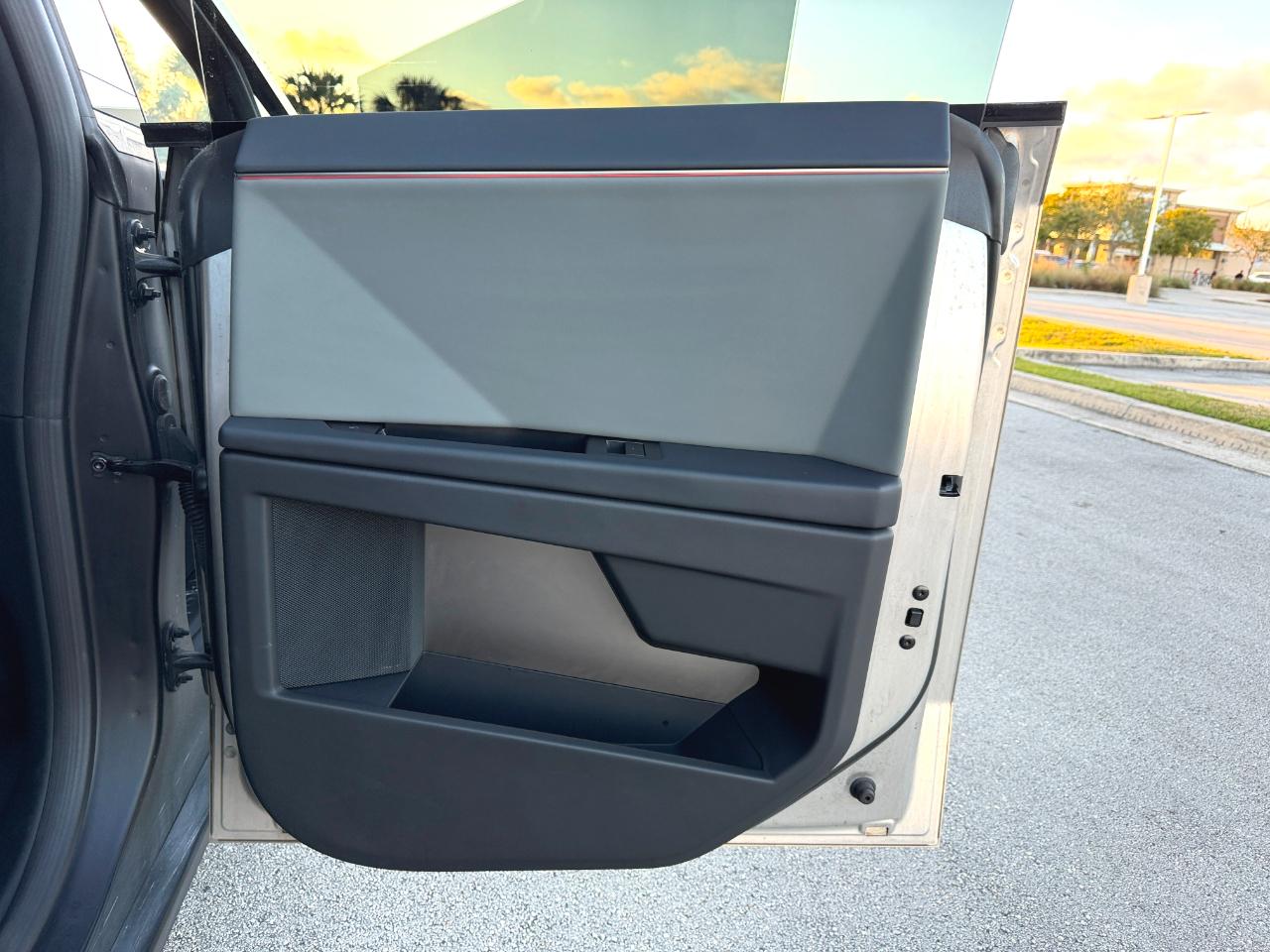 Tesla Cybertruck Base 2025