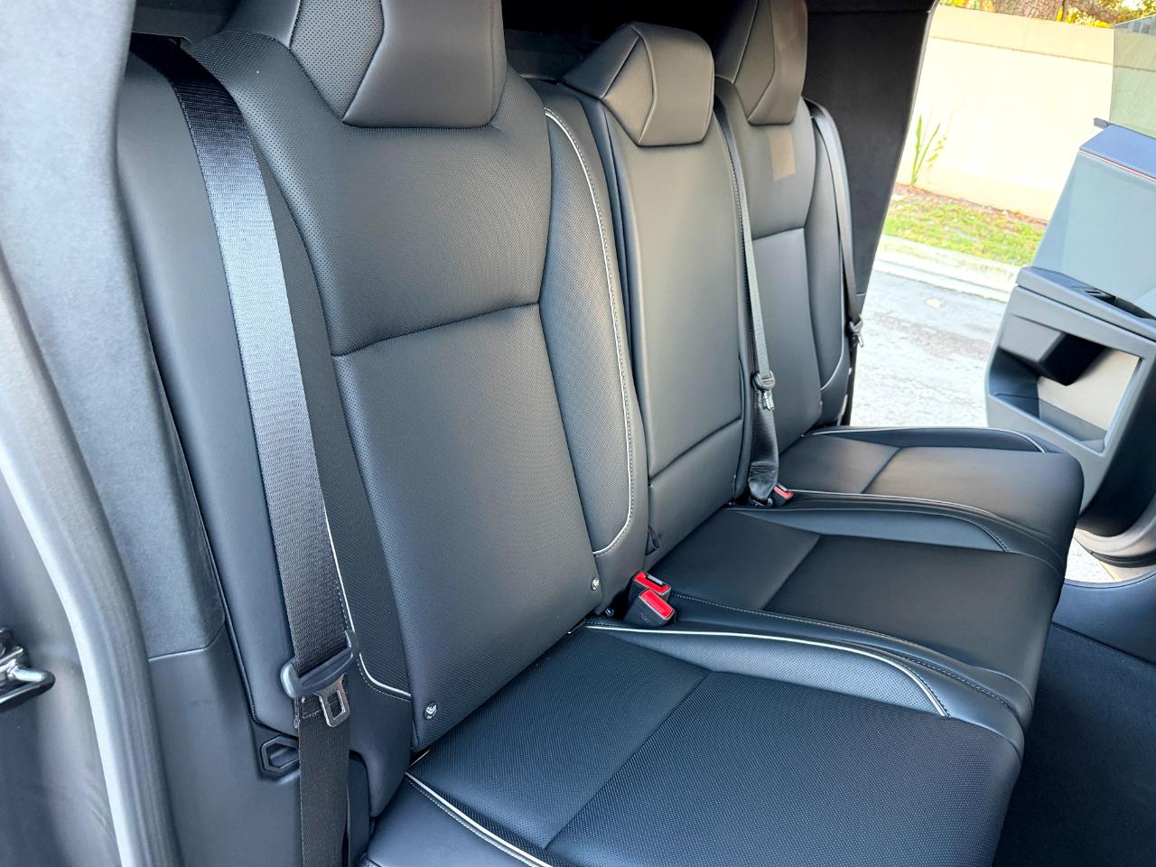 Tesla Cybertruck Base 2025