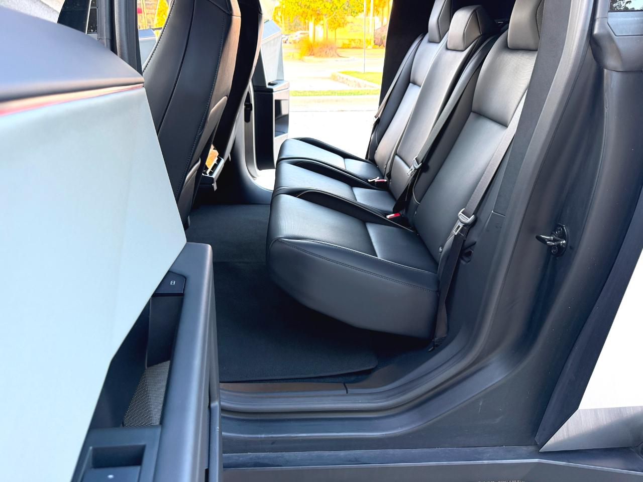 Tesla Cybertruck Base 2025