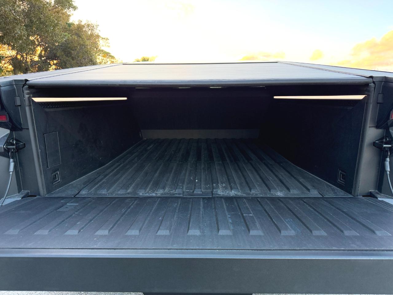 Tesla Cybertruck Base 2025