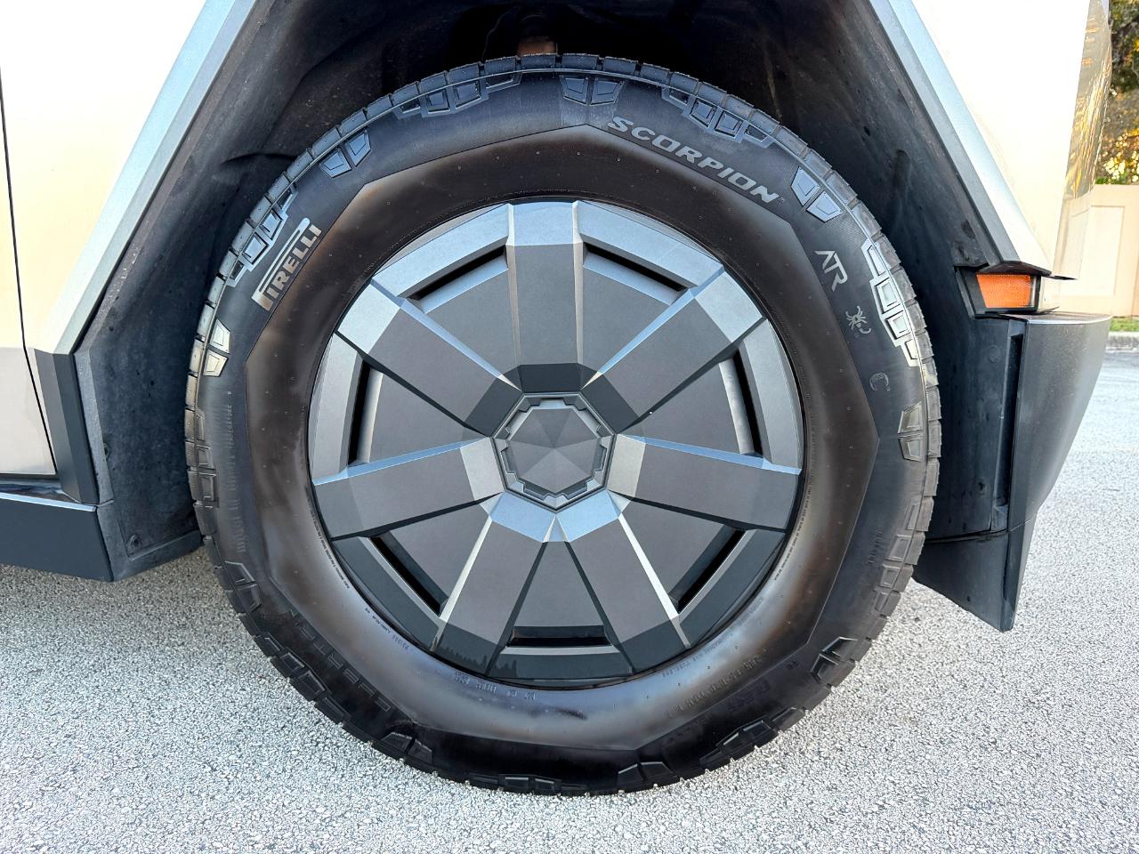 Tesla Cybertruck Base 2025