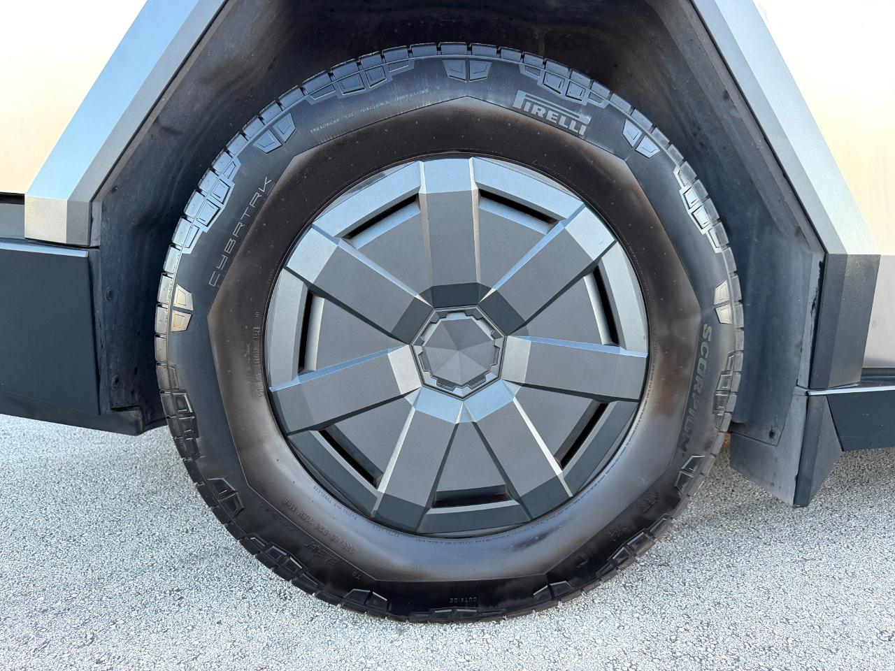 Tesla Cybertruck Base 2025