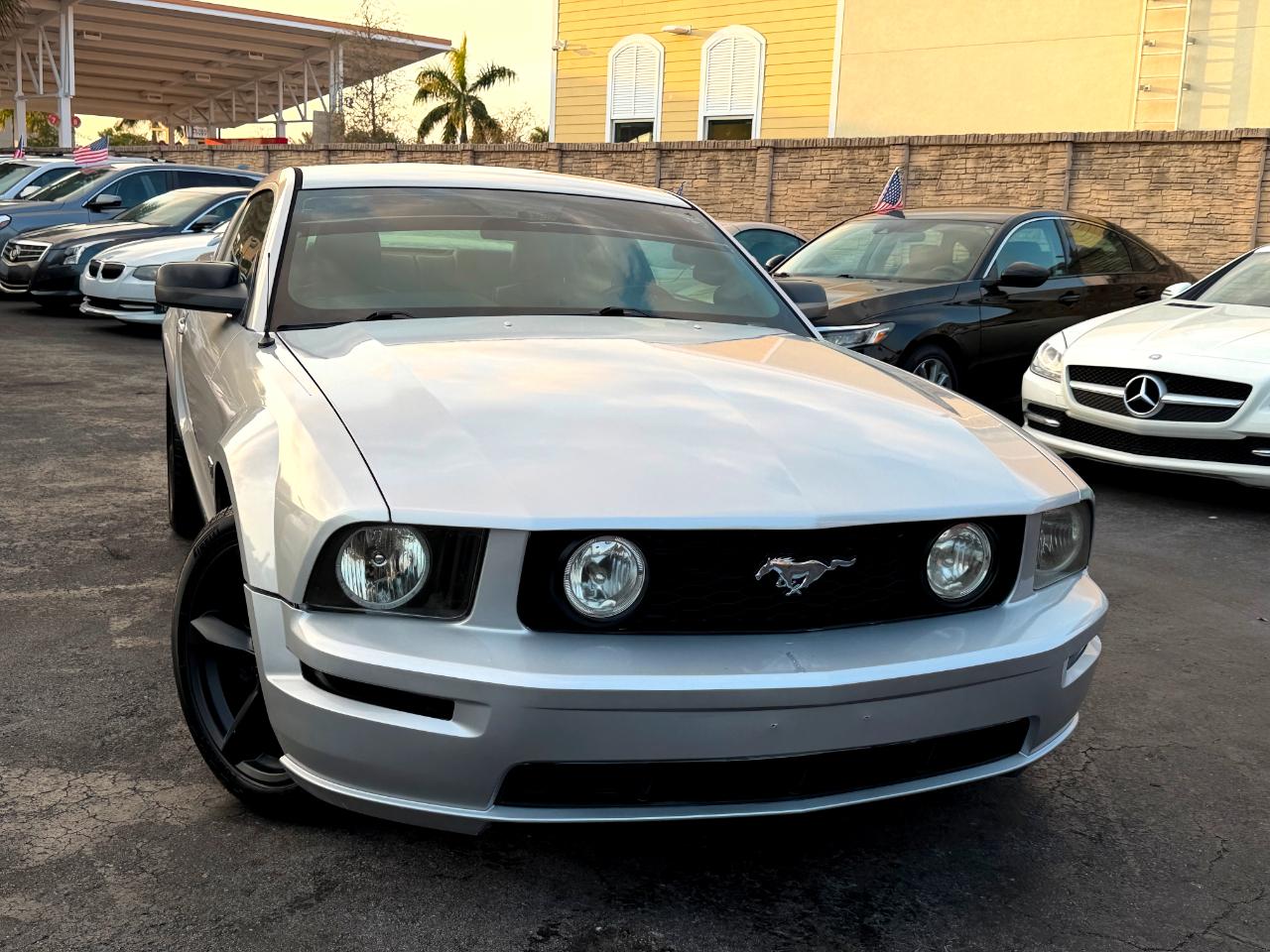 Ford Mustang GT Deluxe Coupe 2005