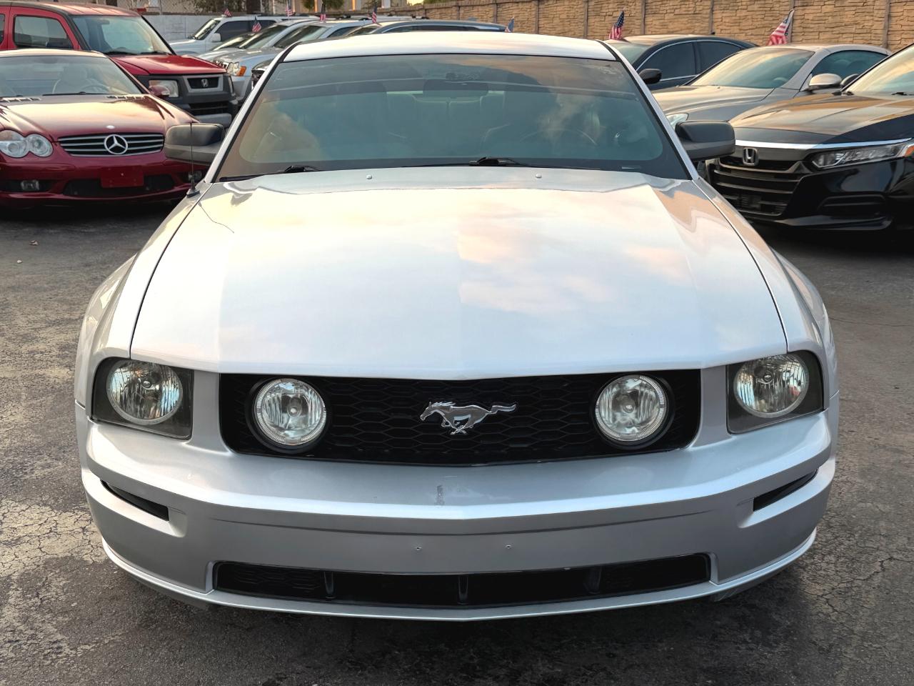 Ford Mustang GT Deluxe Coupe 2005