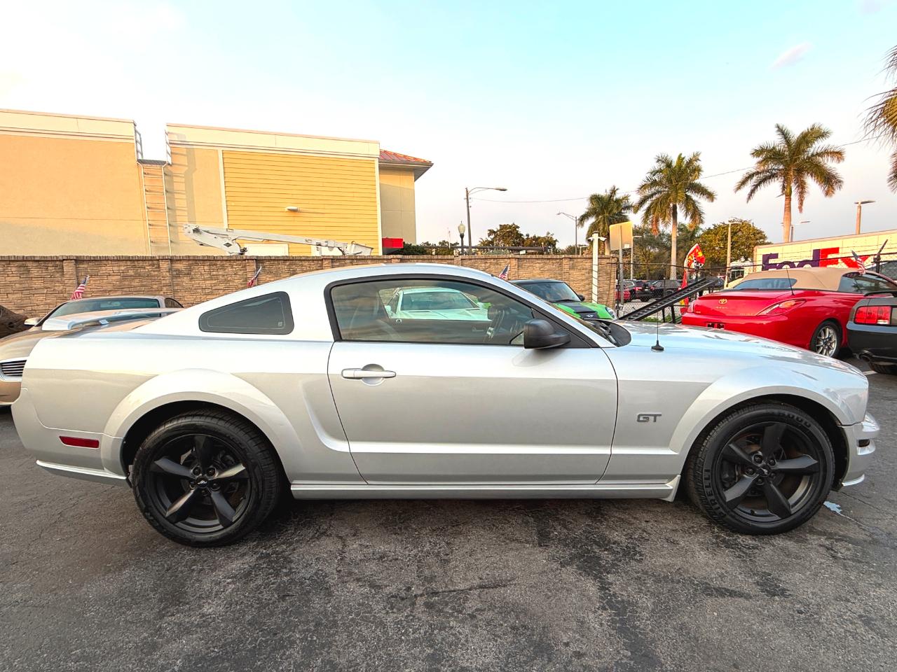 Ford Mustang GT Deluxe Coupe 2005
