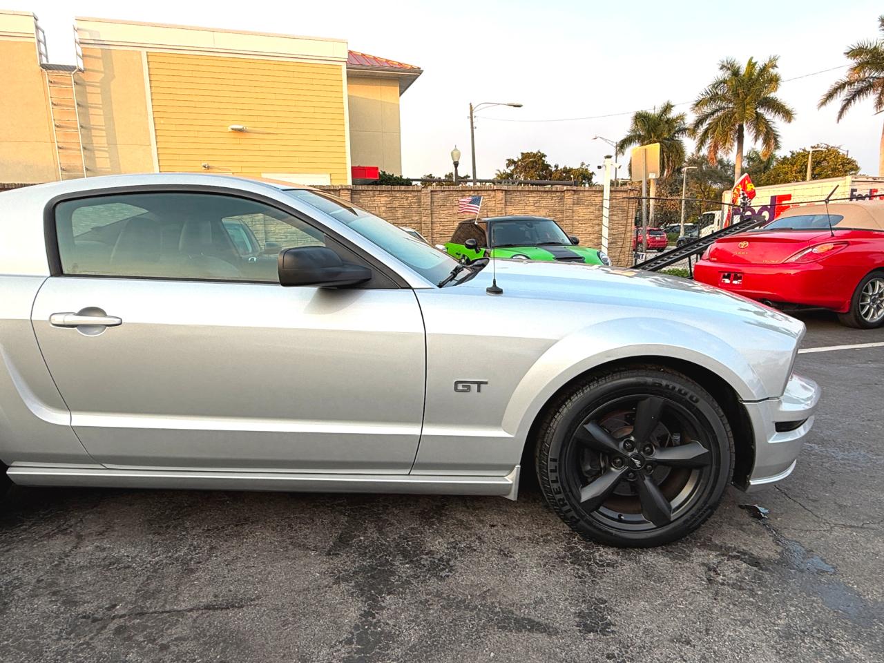 Ford Mustang GT Deluxe Coupe 2005